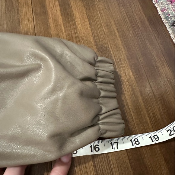 Abercrombie and Fitch Vegan Leather Shrunken Bomber Jacket sz Large beige tan - Picture 9 of 10